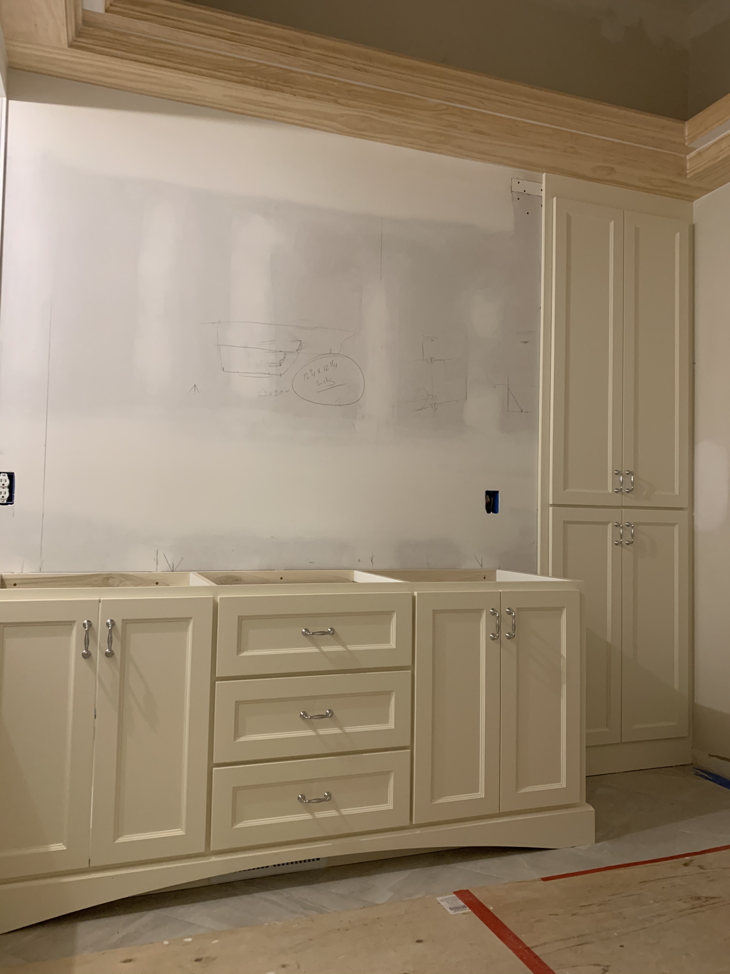 Double vanity cabinet